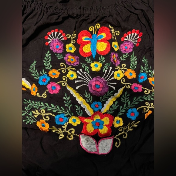 Embroidered colorful crop top! - Picture 3 of 6